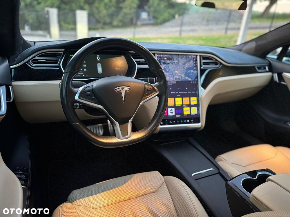 Tesla Model S - 39