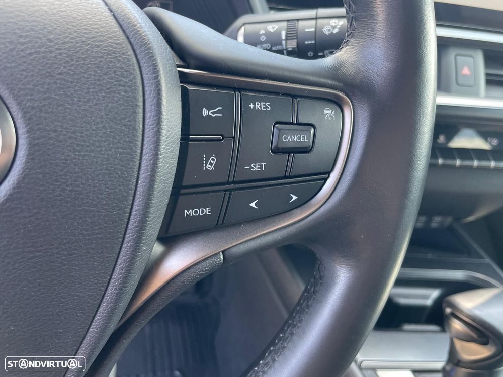 Lexus UX 250h Sport (Ecrã 12.3) - 29