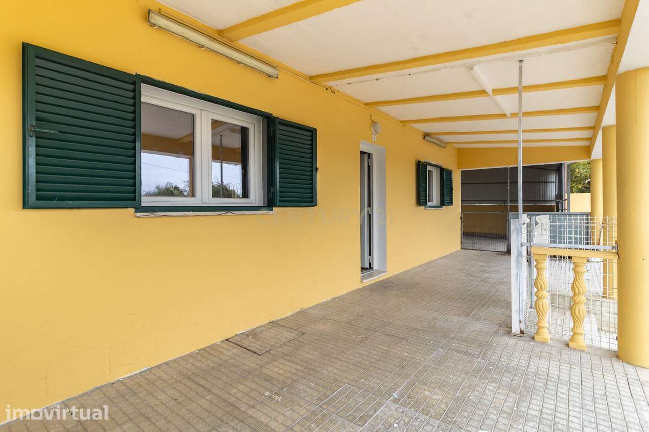Terreno Urbano com benfeitoria em Fernão Ferro, Seixal - Grande imagem: 5/49