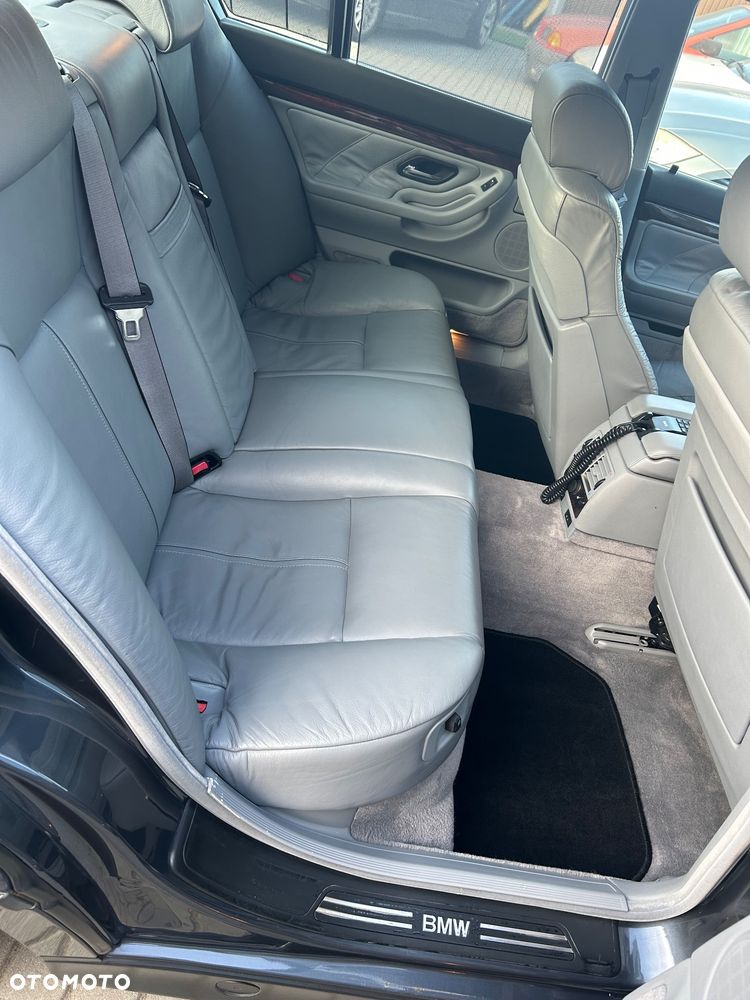 BMW Seria 7 728i - 7