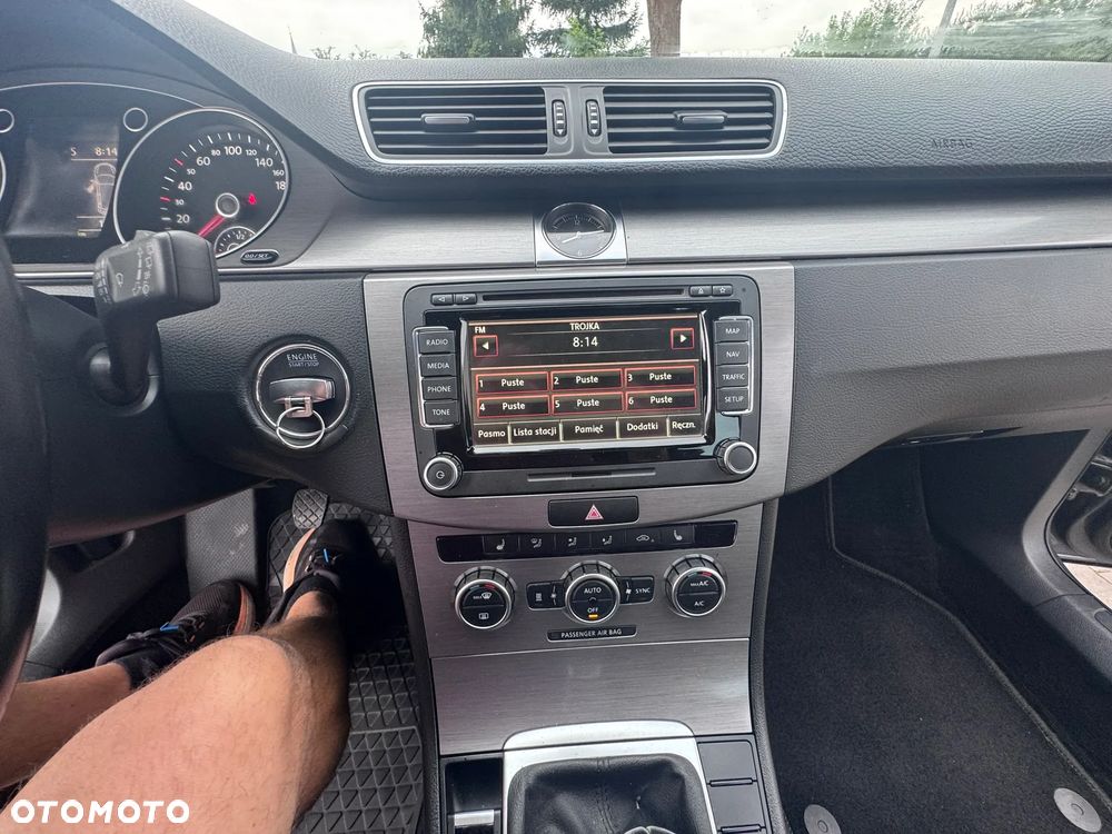 Volkswagen Passat - 25