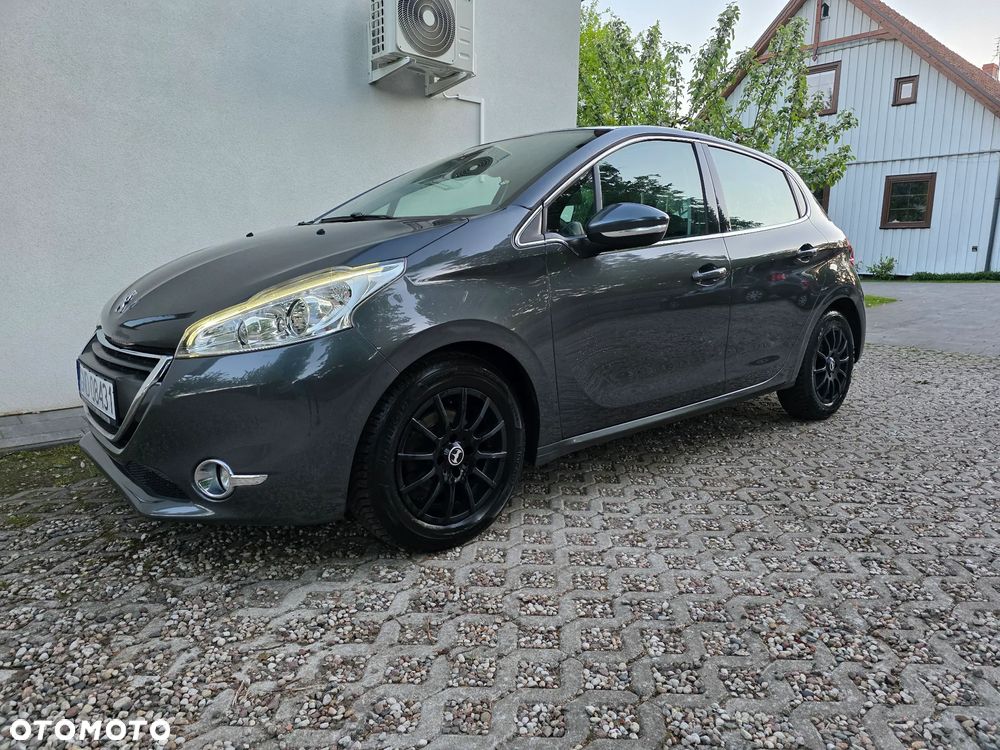 Peugeot 208 1.2 VTi Allure - 32