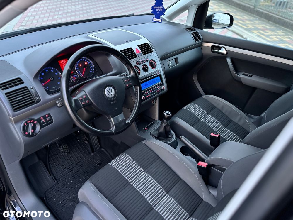 Volkswagen Touran - 6