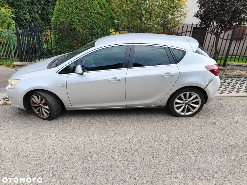 Opel Astra 2010 photo 3