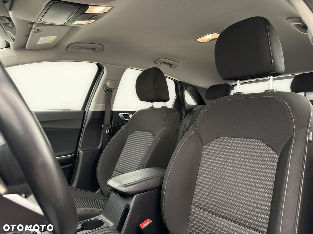 Kia Ceed - 12