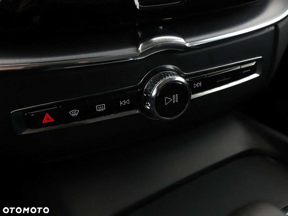 Volvo XC 60 B4 D Geartronic Momentum Pro - 28