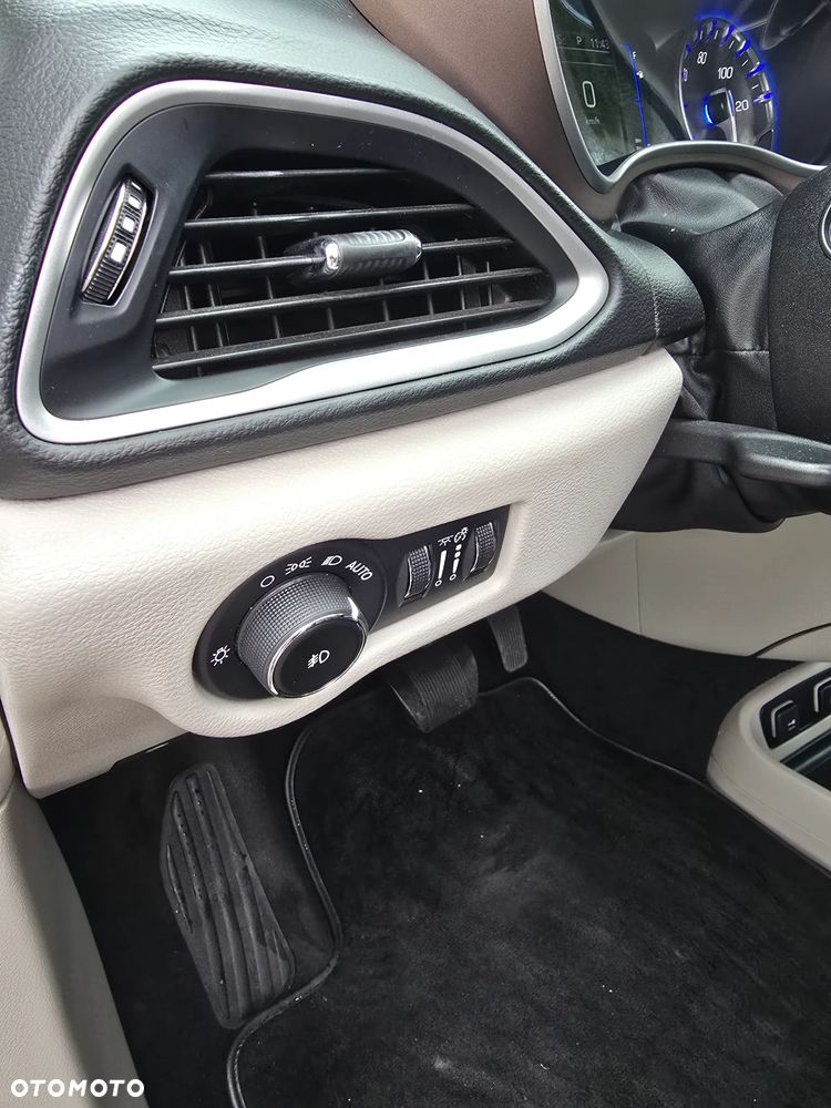 Chrysler Pacifica - 18