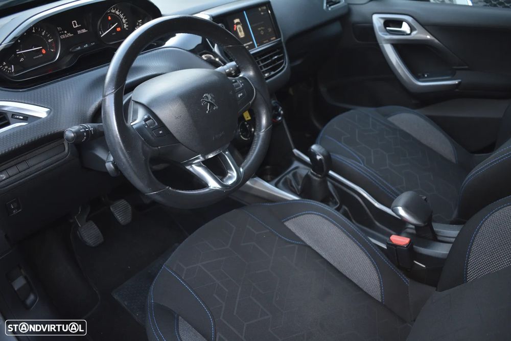 Peugeot 2008 1.2 PureTech Style - 4