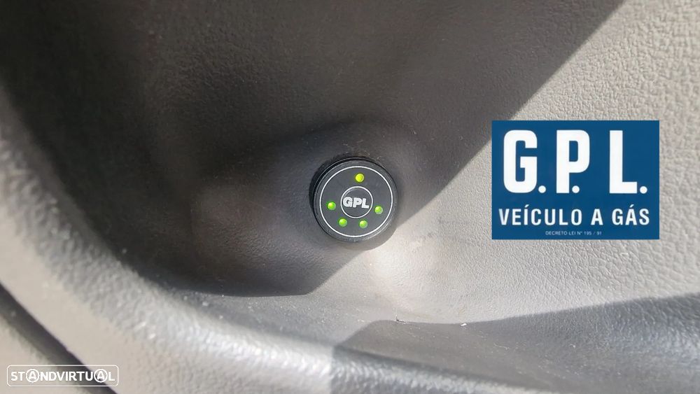 Fiat Punto ver-1-2-16v-80-sport - 8