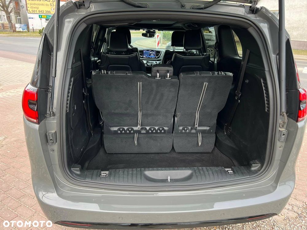 Chrysler Pacifica - 8