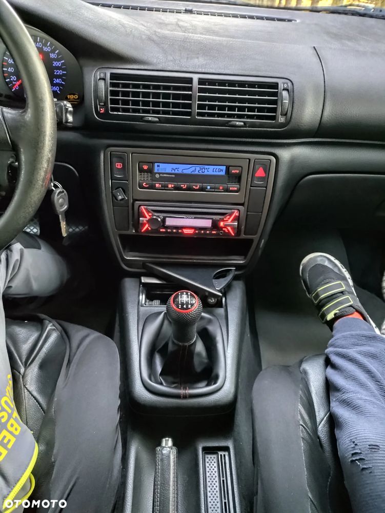 Volkswagen Passat 1.8 Trendline - 7