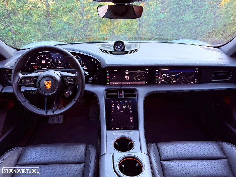 Porsche Taycan Cross Turismo 4 - 13