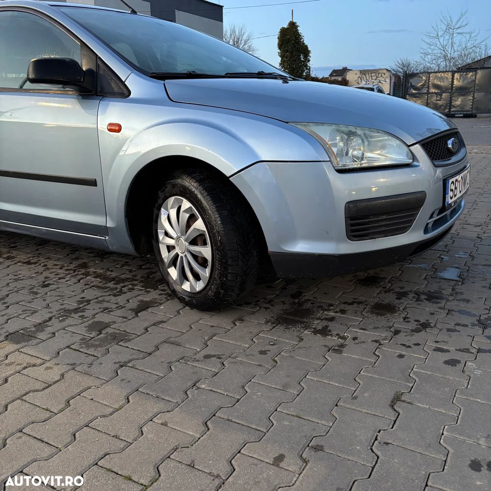 Ford Focus 1.6i 16V - 18