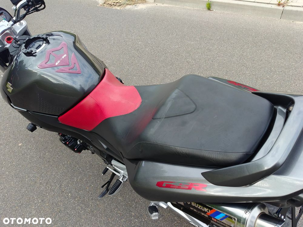 Suzuki GSR - 16