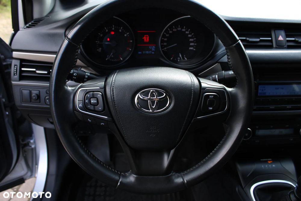 Toyota Avensis 1.6 Active - 25