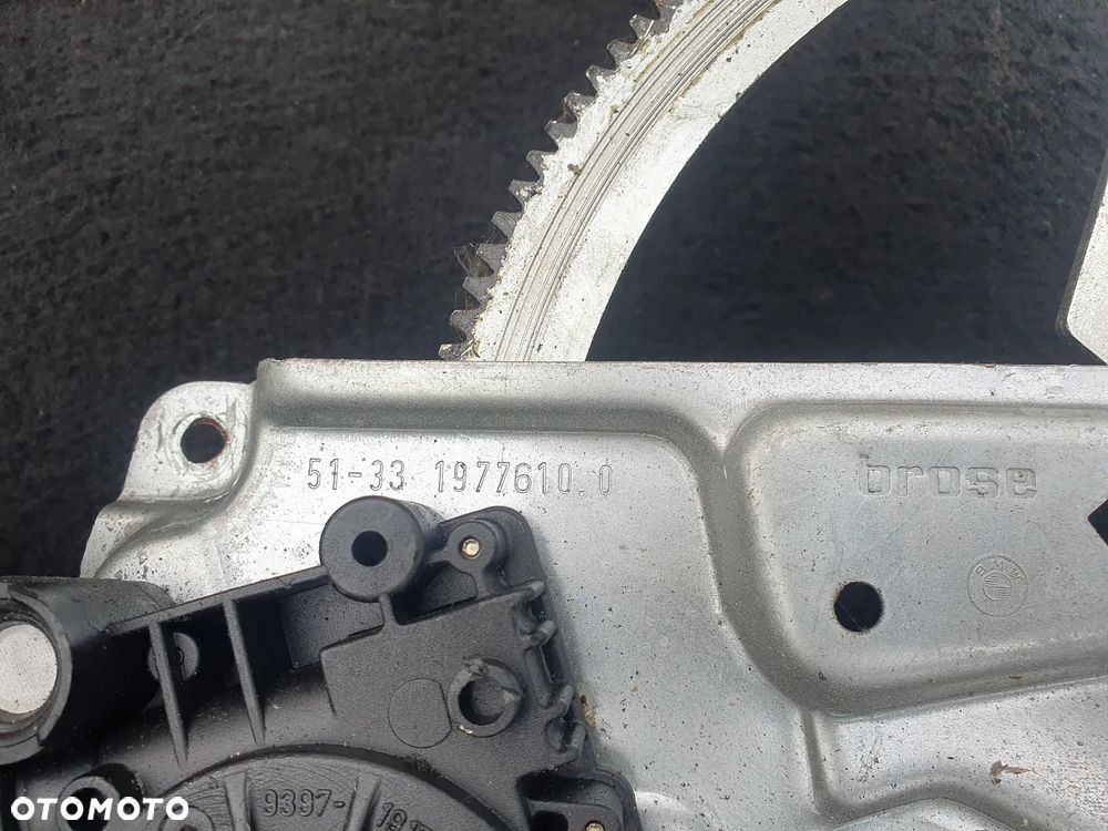 BMW E36 PODNOŚNIK SZYBY PRAWY PRZÓD 1977610 8360978 - 2