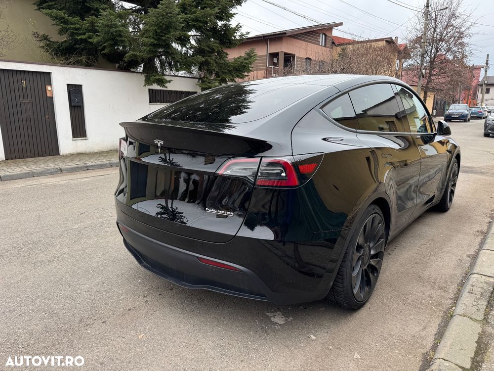 Tesla Model Y - 2