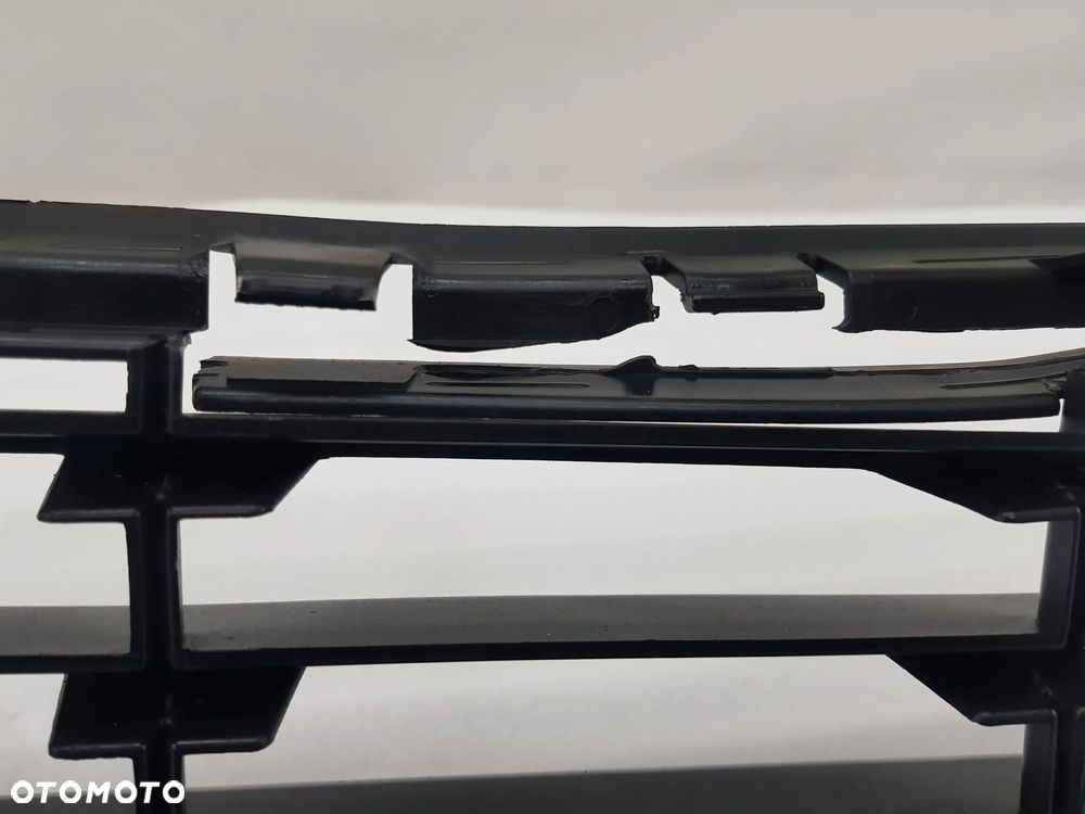 PEUGEOT PARTNER CITROEN BERLINGO III 07- KRATKA ŚRODKOWA ZDERZAKA PRZEDNIEGO , NR 9681519877 , NR AUKCJI K16 - 16