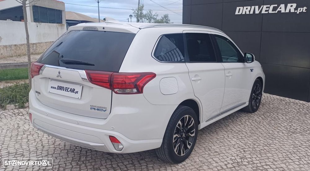 Mitsubishi Outlander - 4