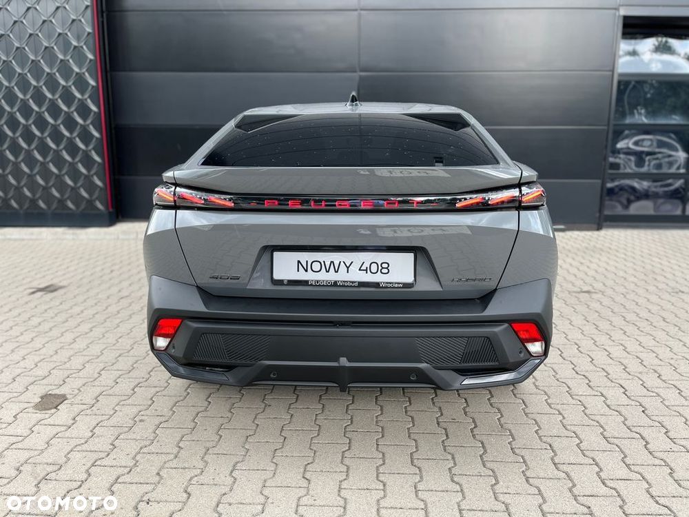 Peugeot 408 - 8