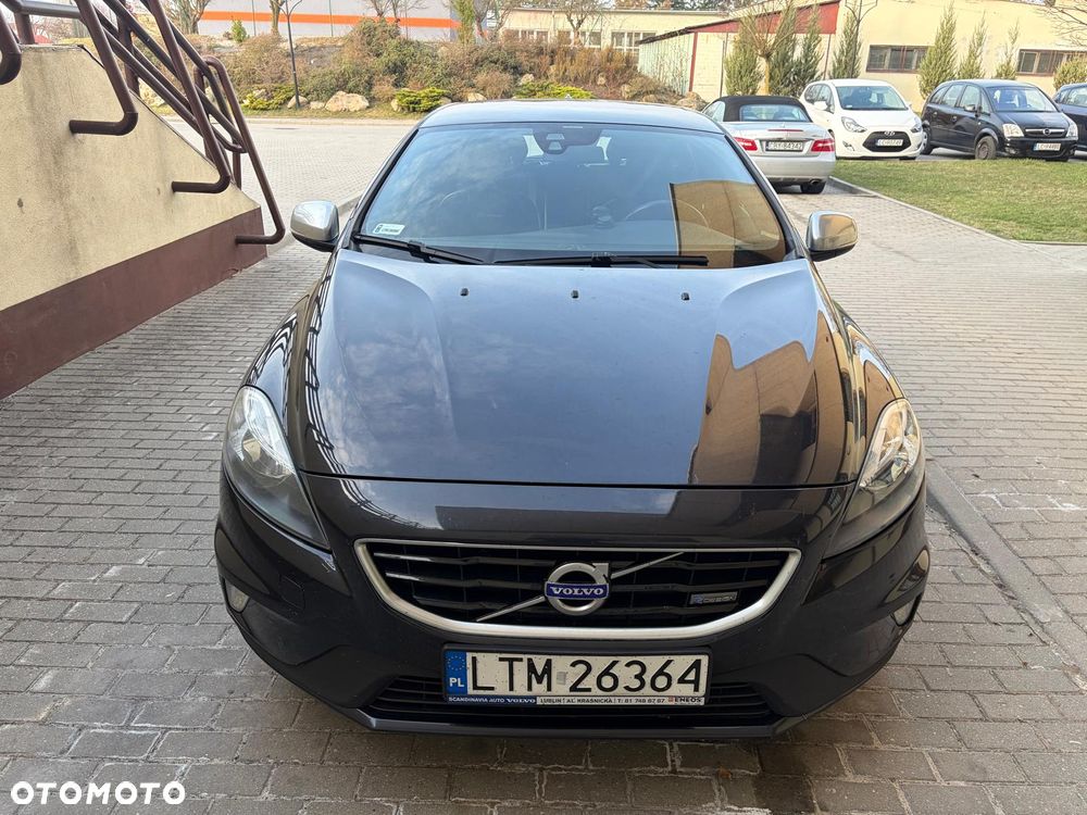 Volvo V40 ver-d2-r--design-kinetic - 1