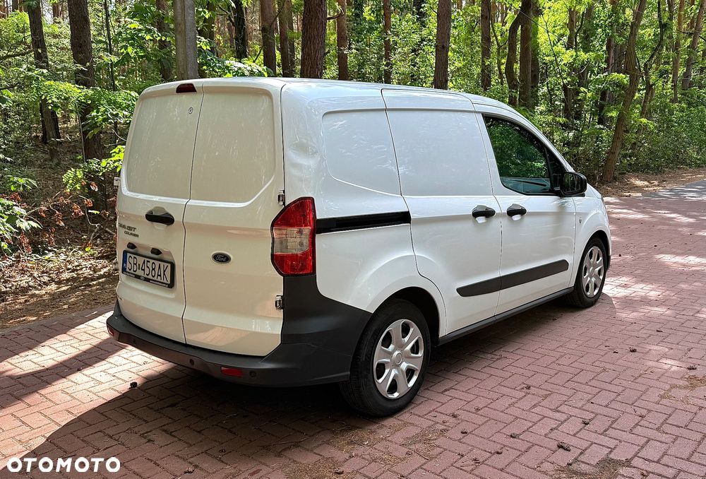 Ford Transit Courier - 8