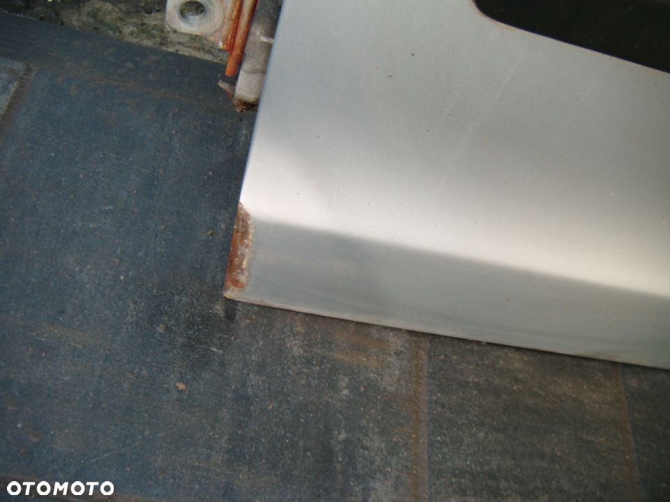 VW POLO 9N 3d drzwi lewe gołe - 3