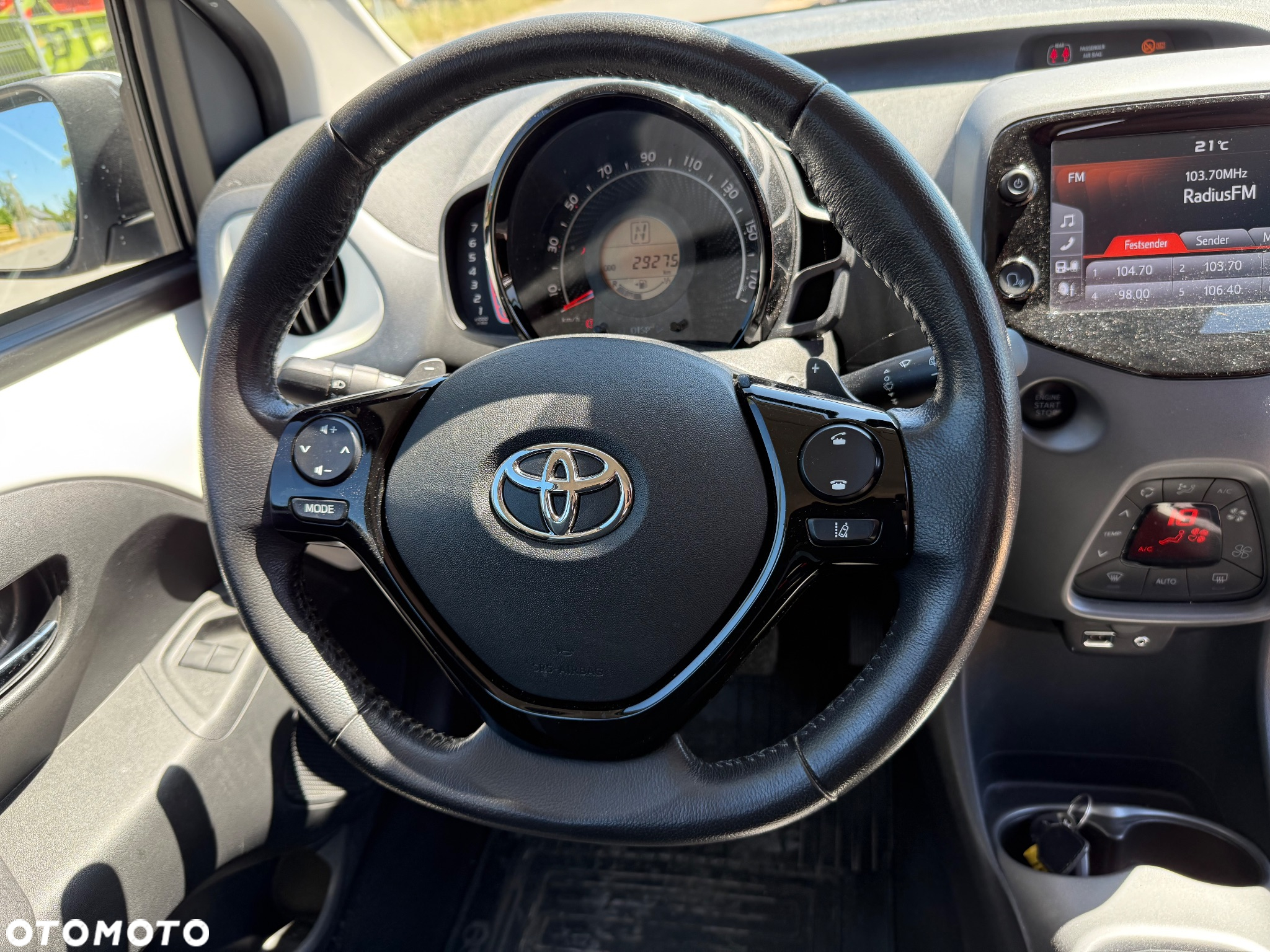 Toyota Aygo x.shift x-play connect - 13