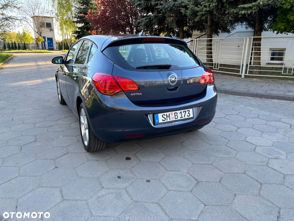 Opel Astra 1.6 Design Edition - 20