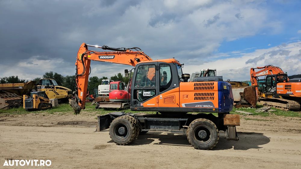 Doosan DX 160 W Excavator pe roți - 14