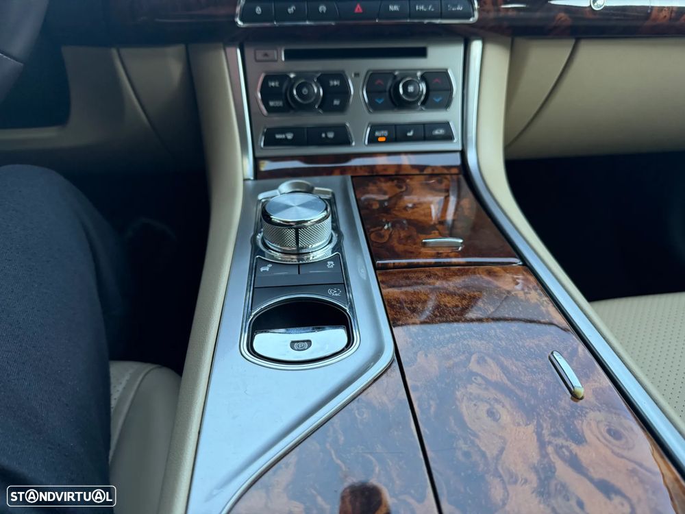 Jaguar XF 2.2 D Luxury 139g - 30
