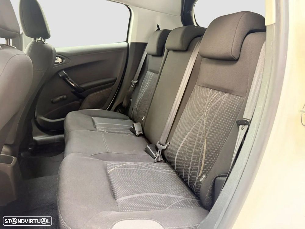 Peugeot 208 1.2 PureTech Active - 13