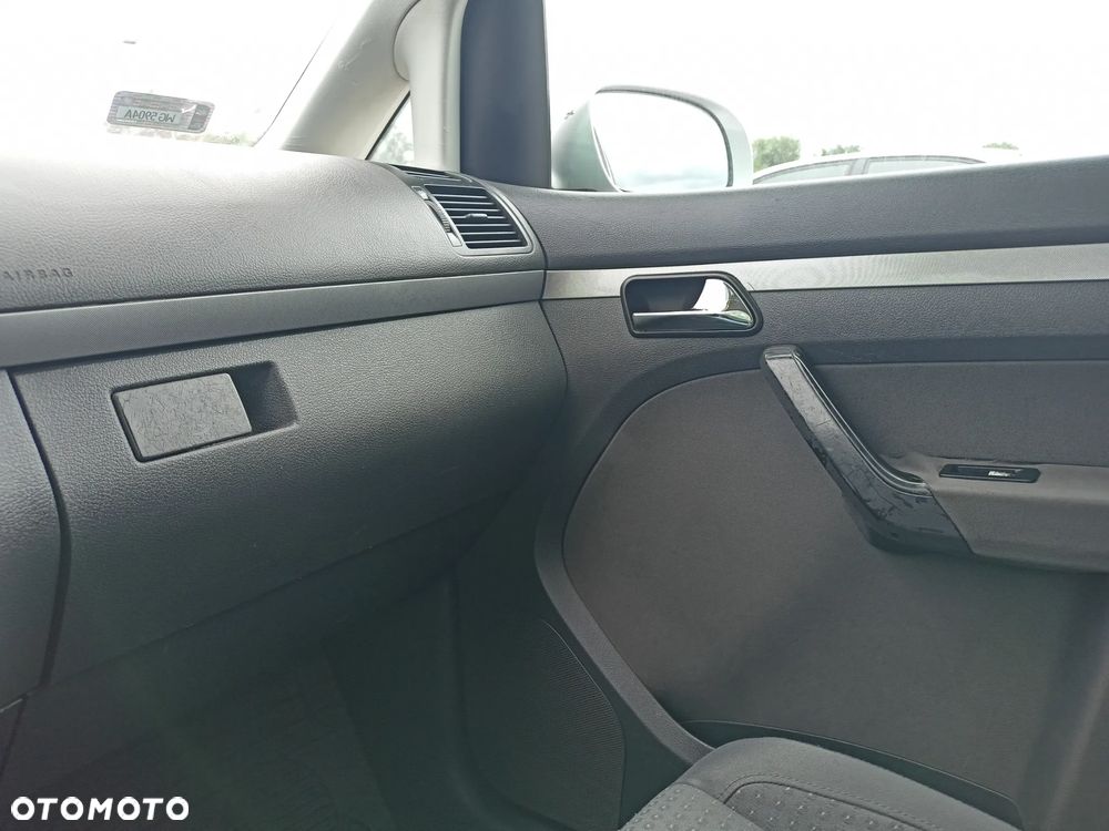 Volkswagen Touran - 13