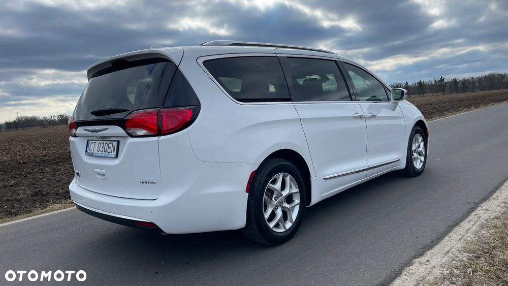 Chrysler Pacifica - 6