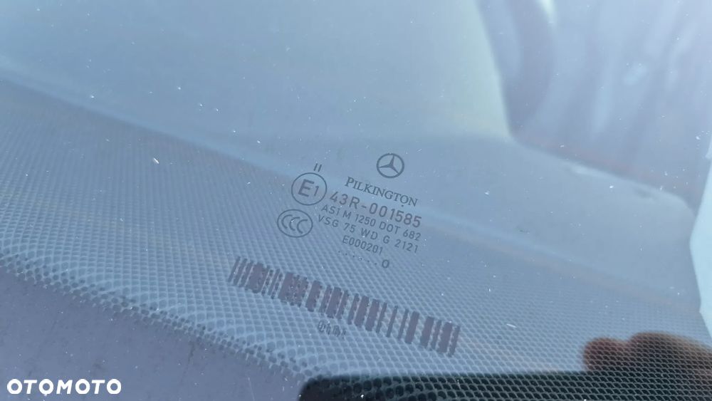 Mercedes-Benz Klasa C 180 CGI Automatik BlueEFFICIENCY Avantgarde - 37