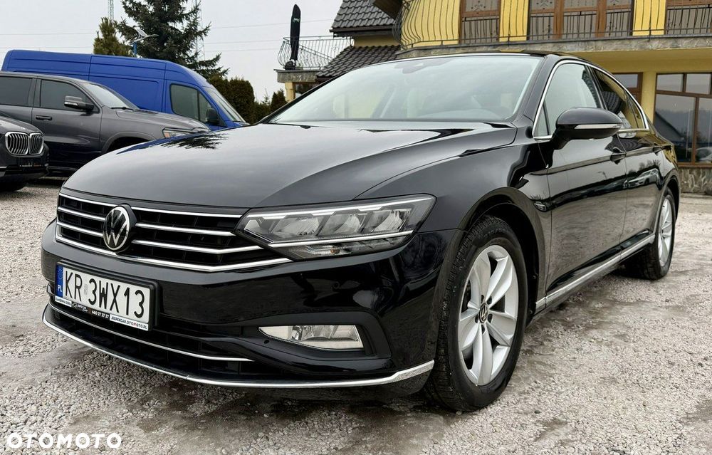 Volkswagen Passat - 1
