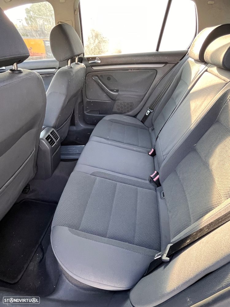 VW Golf 2.0 TDi Confortline - 5