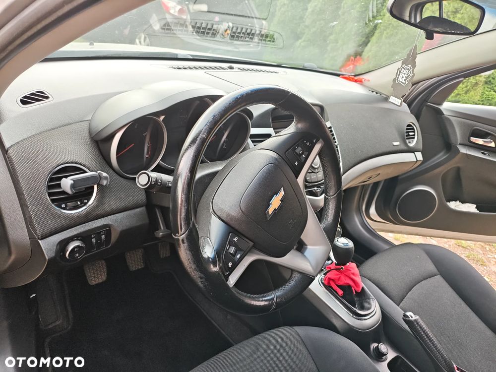 Chevrolet Cruze 1.6 LS - 9