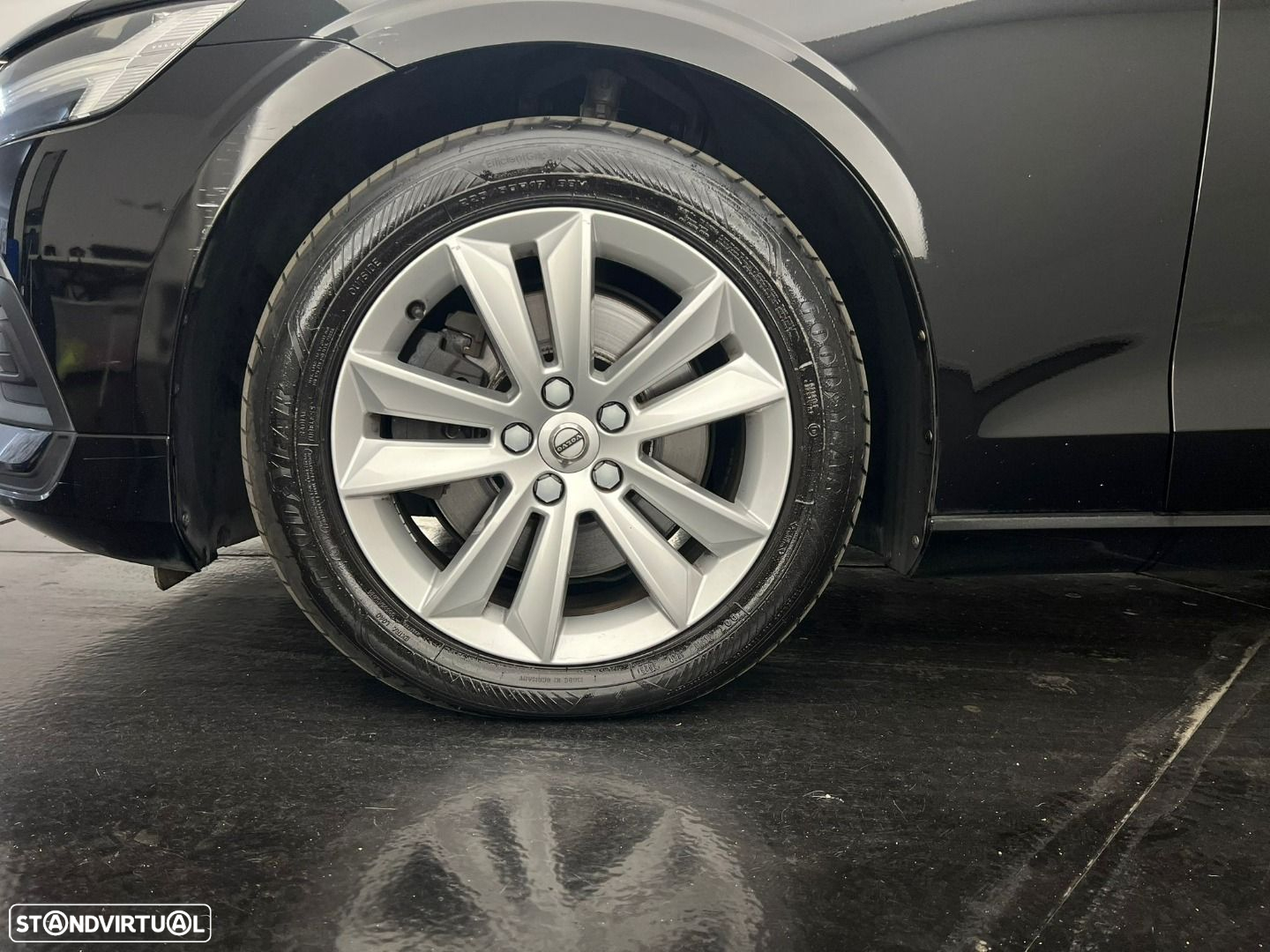 Volvo V60 2.0 B4 Momentum Core Geartronic - 30