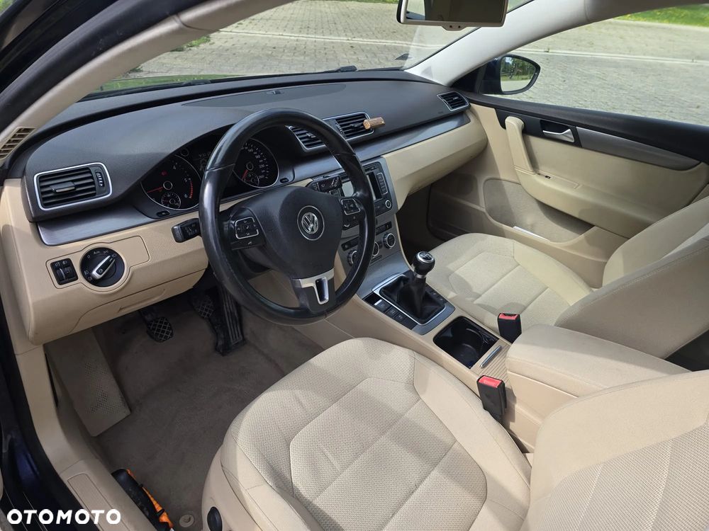Volkswagen Passat 1.6 TDI BlueMotion Technology Comfortline - 13
