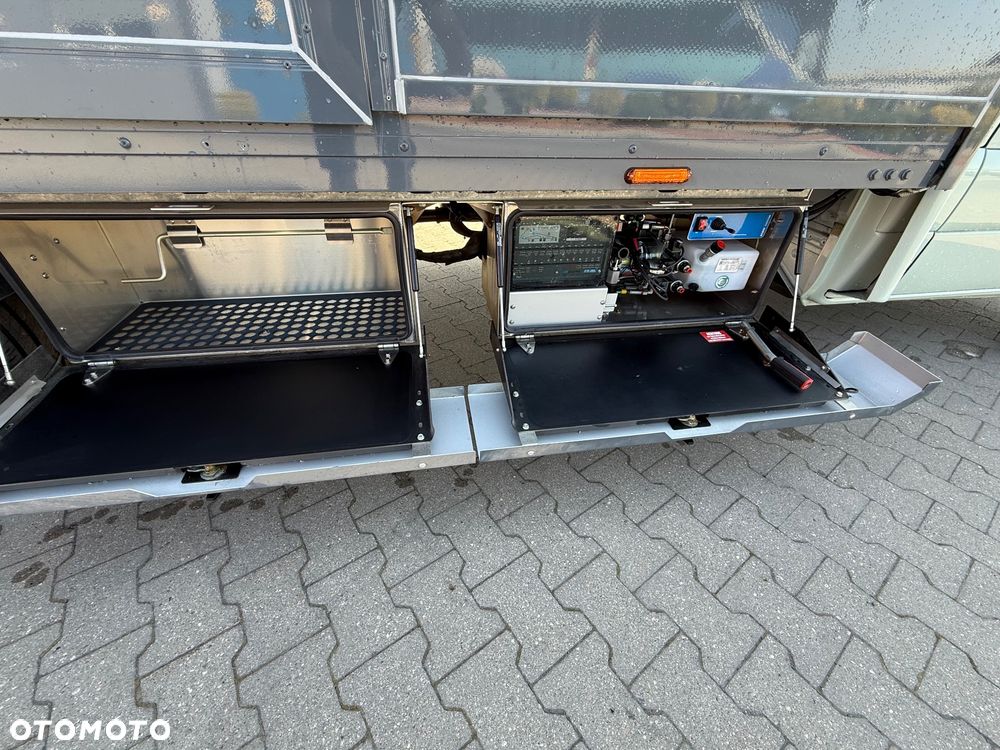 Mercedes-Benz Sprinter - 13