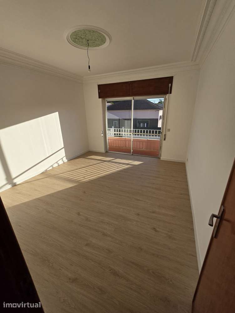 T5 bi-familiar com 2 casas de banho e área de 120m² - Grande imagem: 3/13