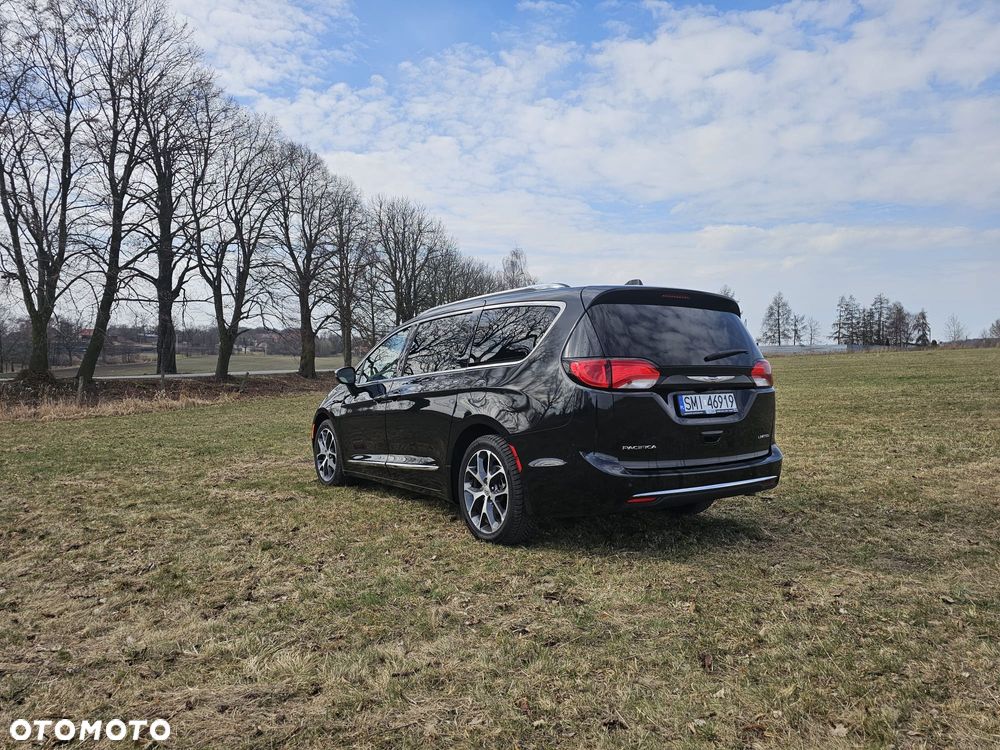 Chrysler Pacifica - 4