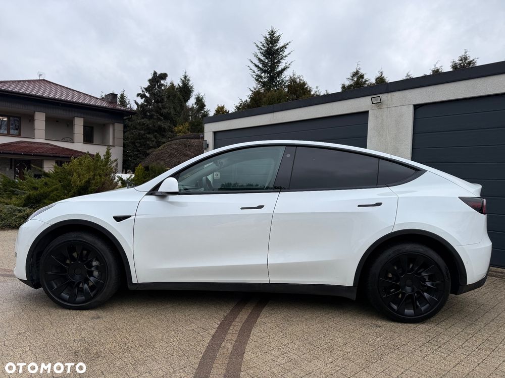 Tesla Model Y Long Range AWD - 4
