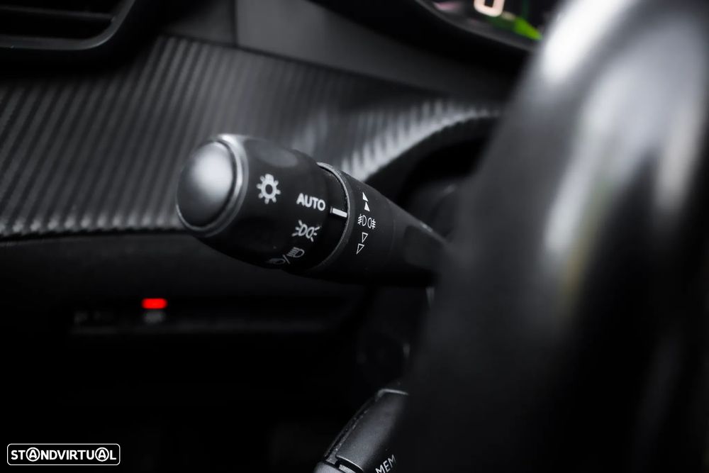 Peugeot 2008 1.5 BlueHDi Allure EAT8 - 16