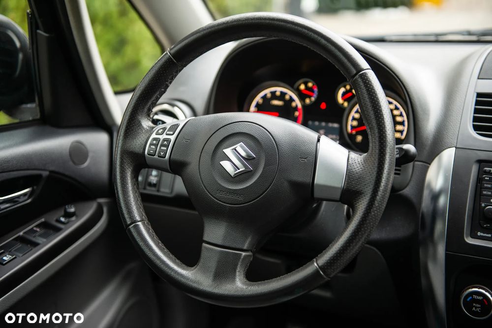 Suzuki SX4 1.6 Premium - 26