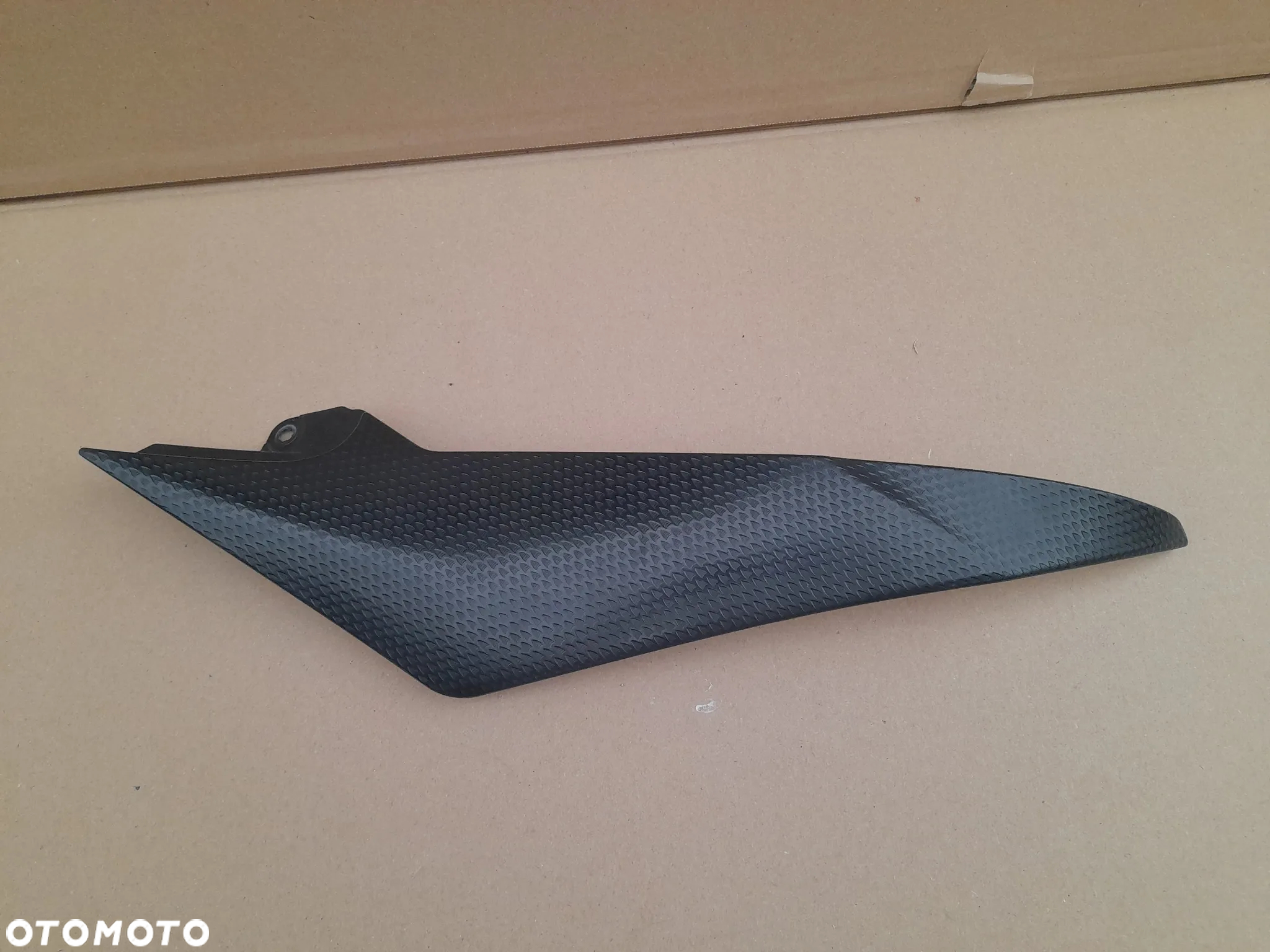 YAMAHA YZF-R6 08-16 Wypełnienie Osłona zbiornika prawa - 3