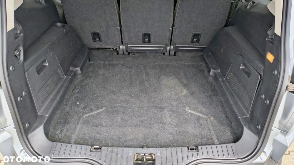 Ford S-Max - 13