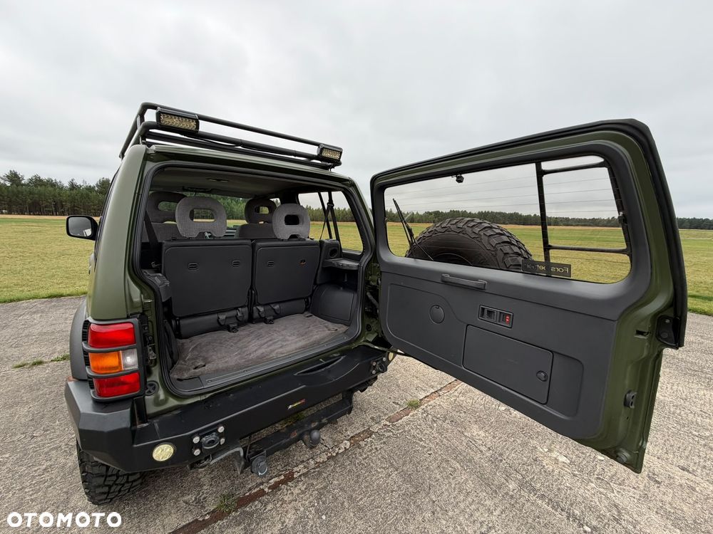 Mitsubishi Pajero - 28