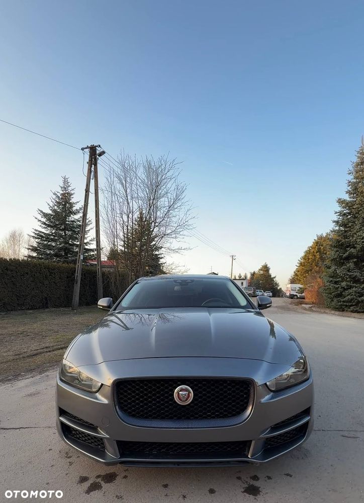 Jaguar XE 2.0 T Prestige - 2
